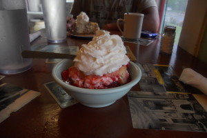 Strawberry Shortcake, Banana Wlanut Caramel Cheesecake, Skylark Cafe, Arkansas